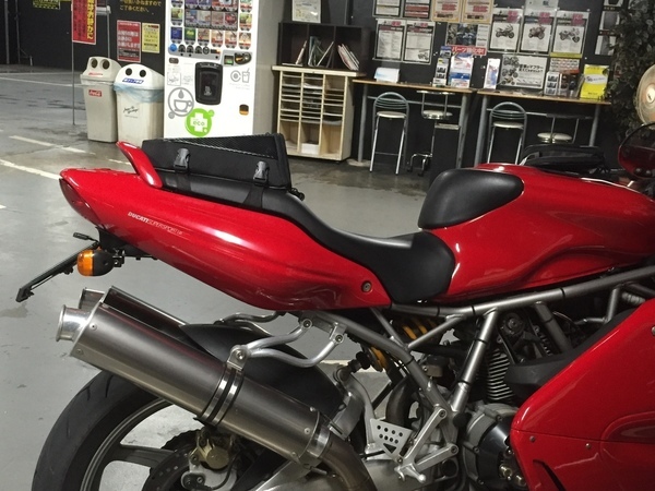 お客さまのDUCATIにシートバッグ装着！ヘンリービギンズ DH-708 - NAPS-ON マガジン