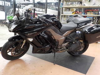 Ninja1000.ハヤブサ.CB1000...ピレリ 前後タイヤ カワサキ ニンジャ1000 ピレリ「エンジェルGT2」にタイヤ交換