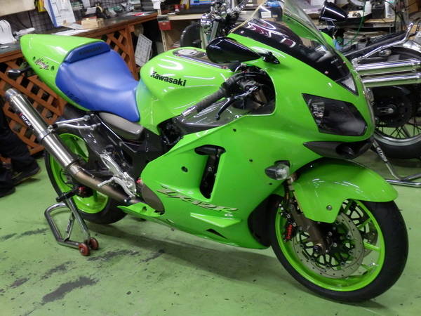 カワサキ ZX-12R『タイヤ交換』ピレリ ディアブロ ロッソコルサ - NAPS-ON マガジン