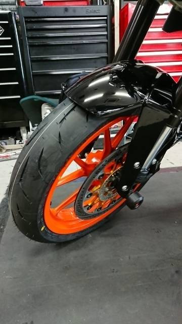 KTM 390DUKE ブリヂストン RS10 前後タイヤ交換 - NAPS-ON マガジン KTM 390DUKE ブリヂストン RS10 前後タイヤ交換 - NAPS-ON マガジン