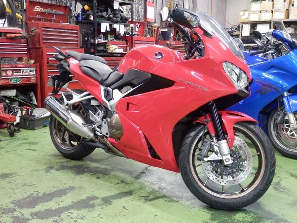 HONDA VFR『タイヤ交換』ピレリ エンジェルST - NAPS-ON マガジン