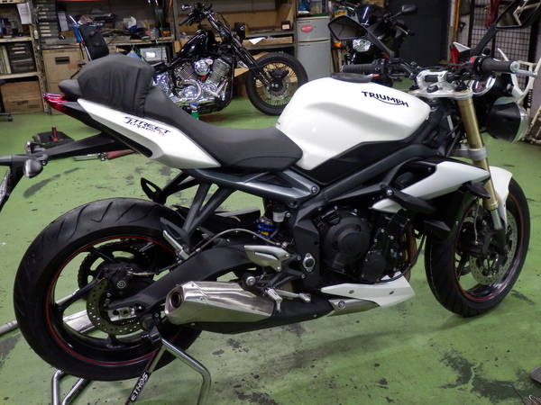 トライアンフ ストリートトリプル675『タイヤ交換』ダンロップ ロード