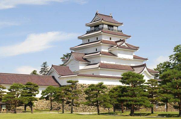 会津若松･鶴ヶ城　約1,000本の桜に包まれる赤瓦の名城でイベントも│観光・旅行ガイド - ぐるたび (14690)
