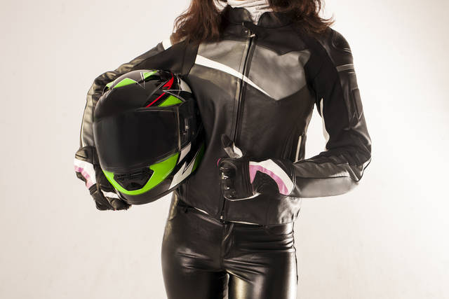 バイク女子必見 女性ライダーにおすすめのツーリングファッションとは Naps On マガジン